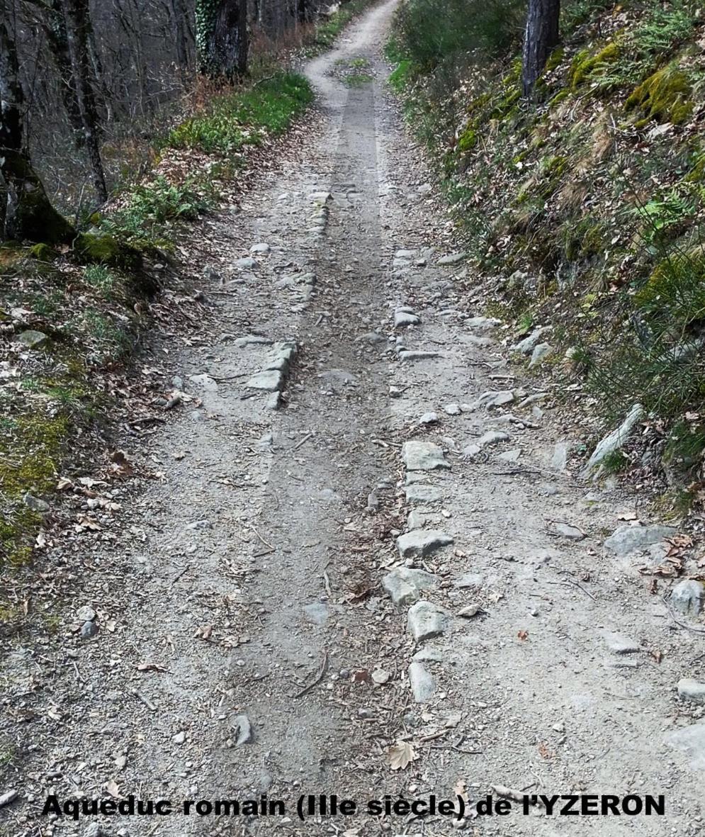 Yzeron埃塞拉兹旅馆别墅 外观 照片